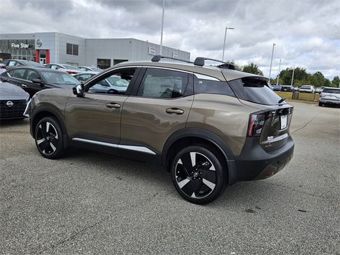 New 2026 Nissan Kicks SR image 9