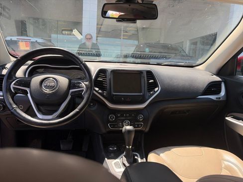 Used 2018 Jeep Cherokee Limited AWD/4WD image 10