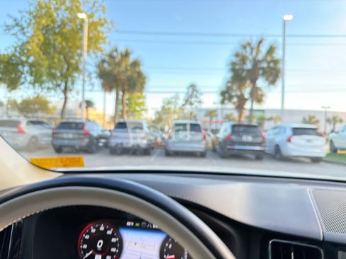 Used 2021 Volvo XC60 T5 Inscription w/ Climate Package image 34