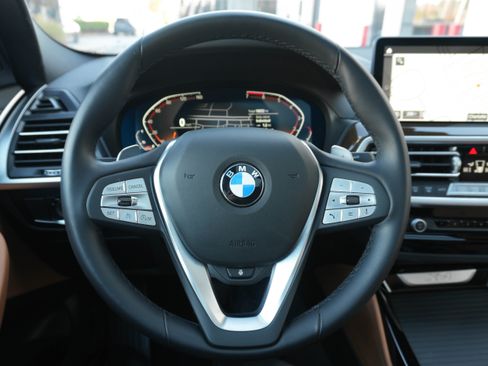 Certified 2025 BMW X4 xDrive30i image 17