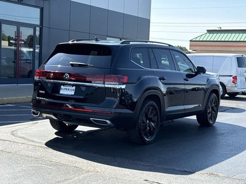 Used 2024 Volkswagen Atlas SE FWD image 2
