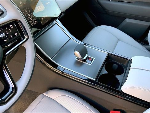 New 2026 Land Rover Range Rover Velar S image 10