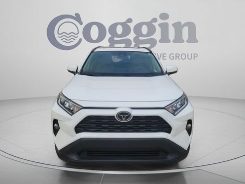 Used 2021 Toyota RAV4 XLE w/ Convenience Package FWD image 5