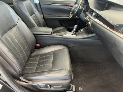 Used 2016 Lexus ES 350 w/ Luxury Package w/Wood Trim image 14