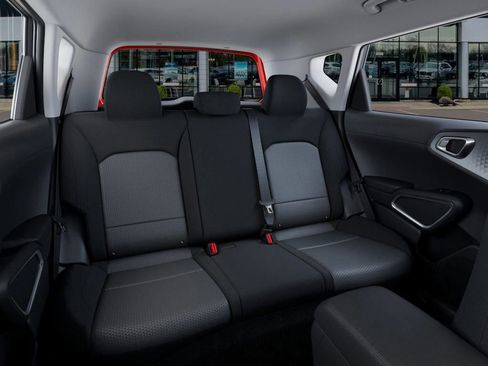 Used 2025 Kia Soul LX image 19