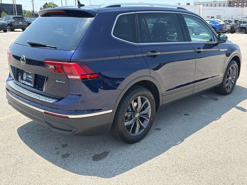 Certified 2023 Volkswagen Tiguan SE w/ Panoramic Sunroof Package AWD/4WD image 6