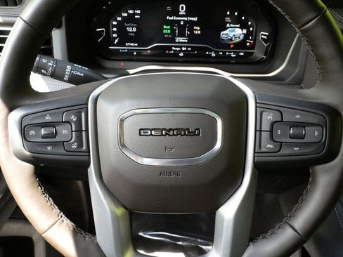 Used 2023 GMC Yukon XL Denali AWD/4WD image 19