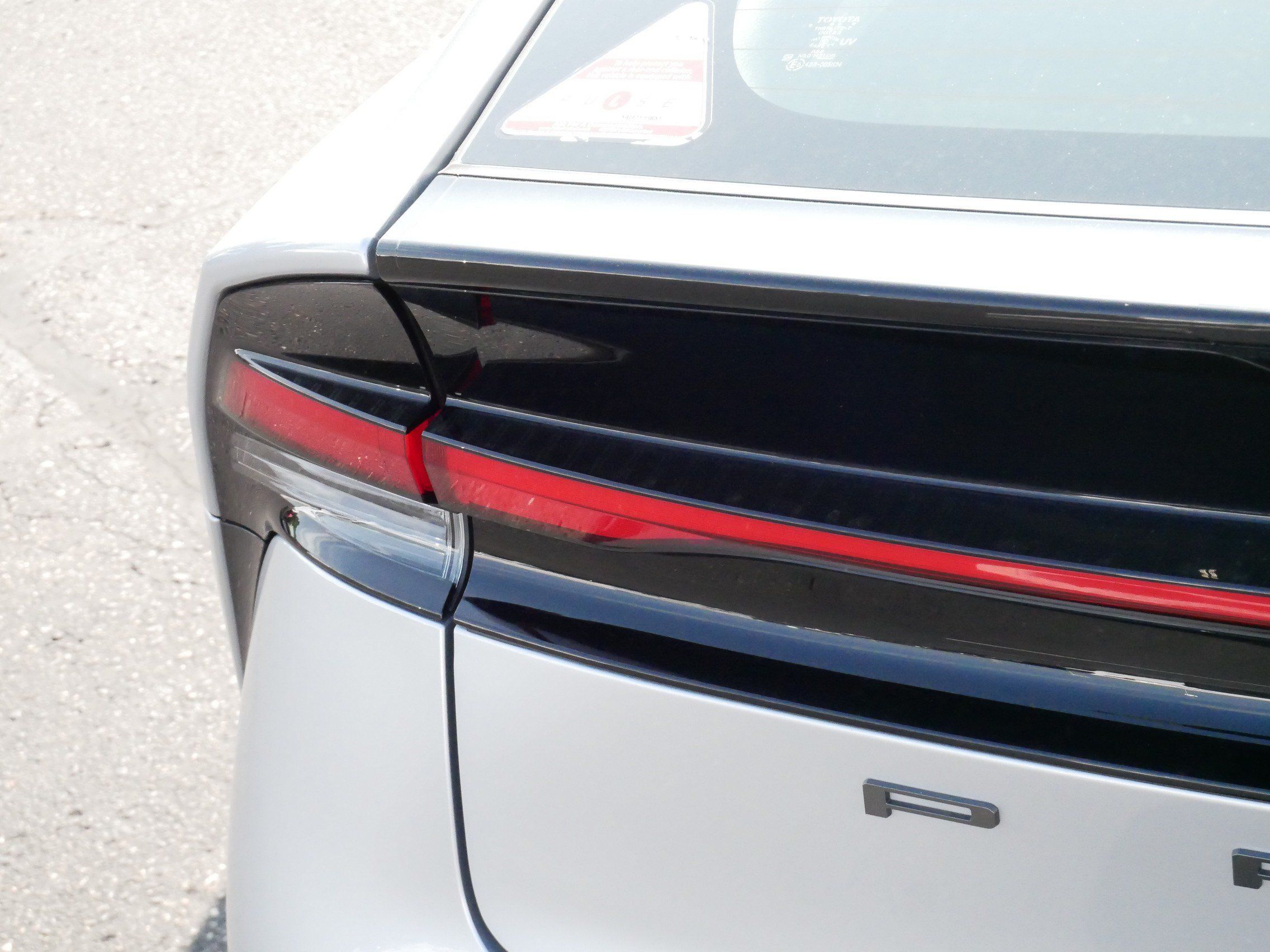 Certified 2025 Toyota Prius LE FWD image 17