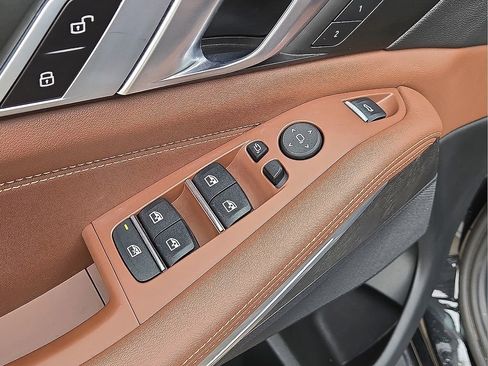 Used 2023 BMW X5 xDrive40i w/ M Sport Package image 23