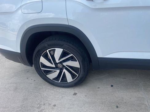 Used 2025 Volkswagen Atlas SE image 7