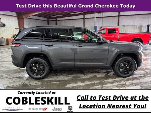 New 2025 Jeep Grand Cherokee Altitude AWD/4WD image 3
