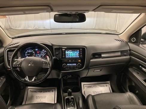 Used 2016 Mitsubishi Outlander GT AWD/4WD image 2