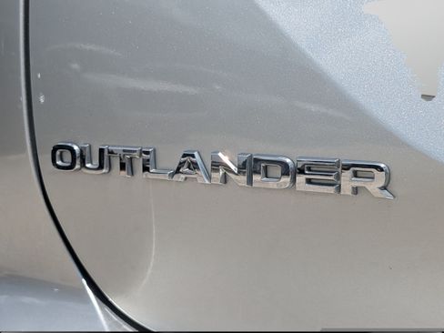 Used 2025 Mitsubishi Outlander SE FWD image 35