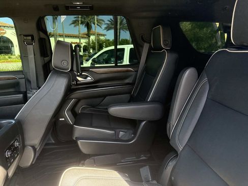 Used 2023 Chevrolet Tahoe Premier AWD/4WD image 15