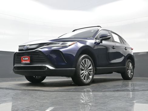 Used 2024 Toyota Venza XLE image 29