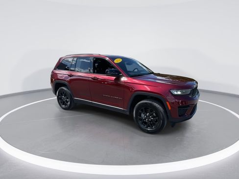 Used 2024 Jeep Grand Cherokee Altitude image 25