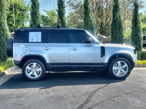 Used 2020 Land Rover Defender 110 First Edition image 6