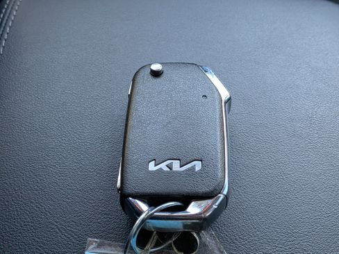 Used 2023 Kia Sorento LX image 38