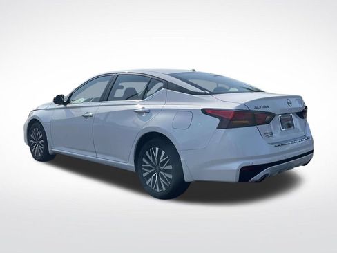 Used 2023 Nissan Altima 2.5 SV w/ SV Premium Package AWD/4WD image 4