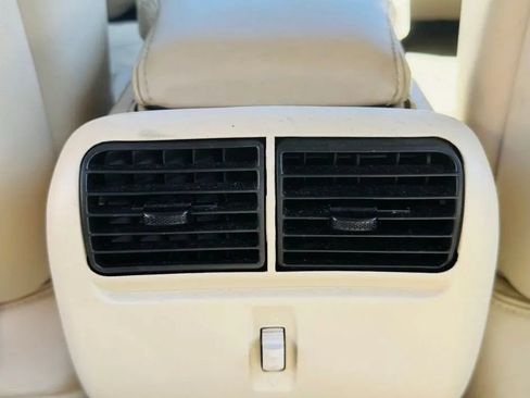 Used 2004 Lincoln Town Car Ultimate RWD image 12