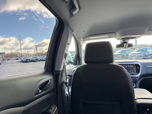 Used 2023 GMC Acadia SLE image 31