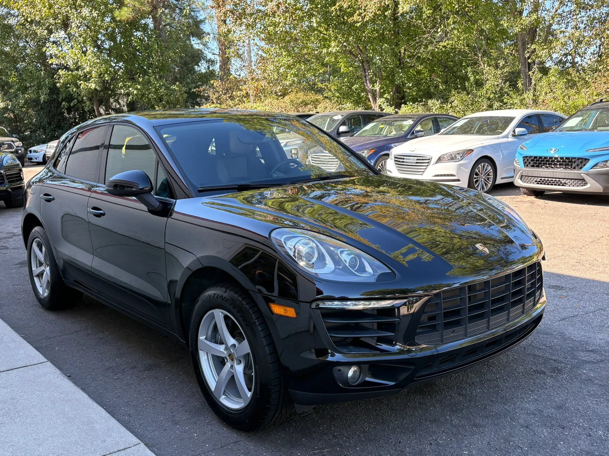 Used 2018 Porsche Macan AWD/4WD image 4