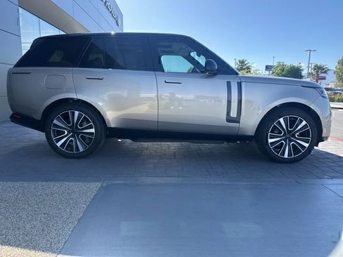 Used 2026 Land Rover Range Rover SE AWD/4WD image 4