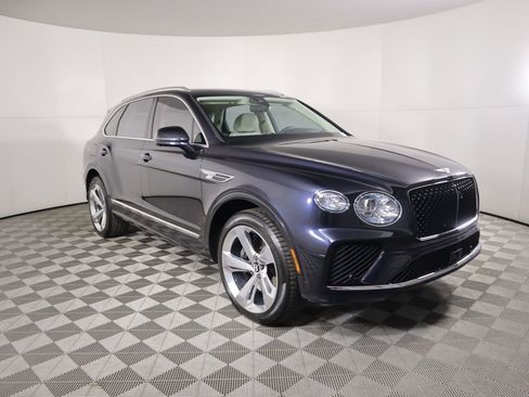 Used 2025 Bentley Bentayga V8 image 3