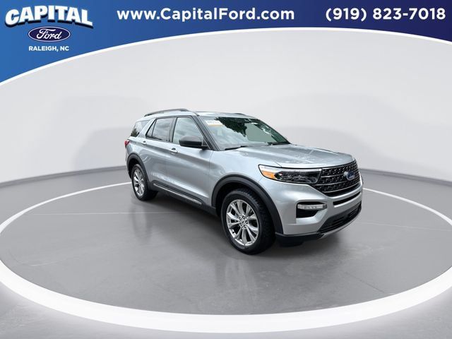 Used 2023 Ford Explorer XLT w/ Equipment Group 202A AWD/4WD image 2