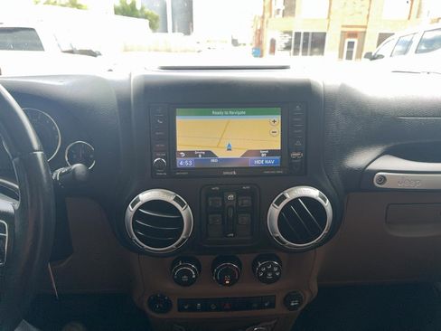 Used 2015 Jeep Wrangler Unlimited Sahara w/ Connectivity Group AWD/4WD image 13