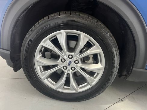 Used 2023 Ford Explorer XLT w/ Equipment Group 202A AWD/4WD image 11