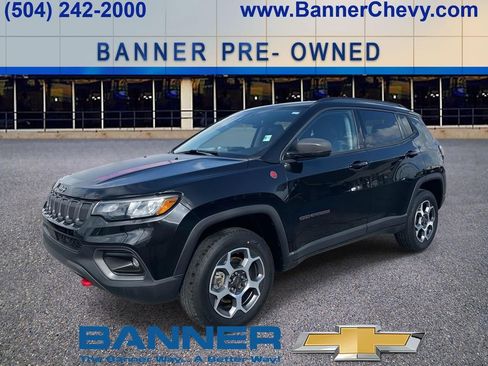 Used 2022 Jeep Compass Trailhawk w/ Trailhawk Convenience Group AWD/4WD image 2