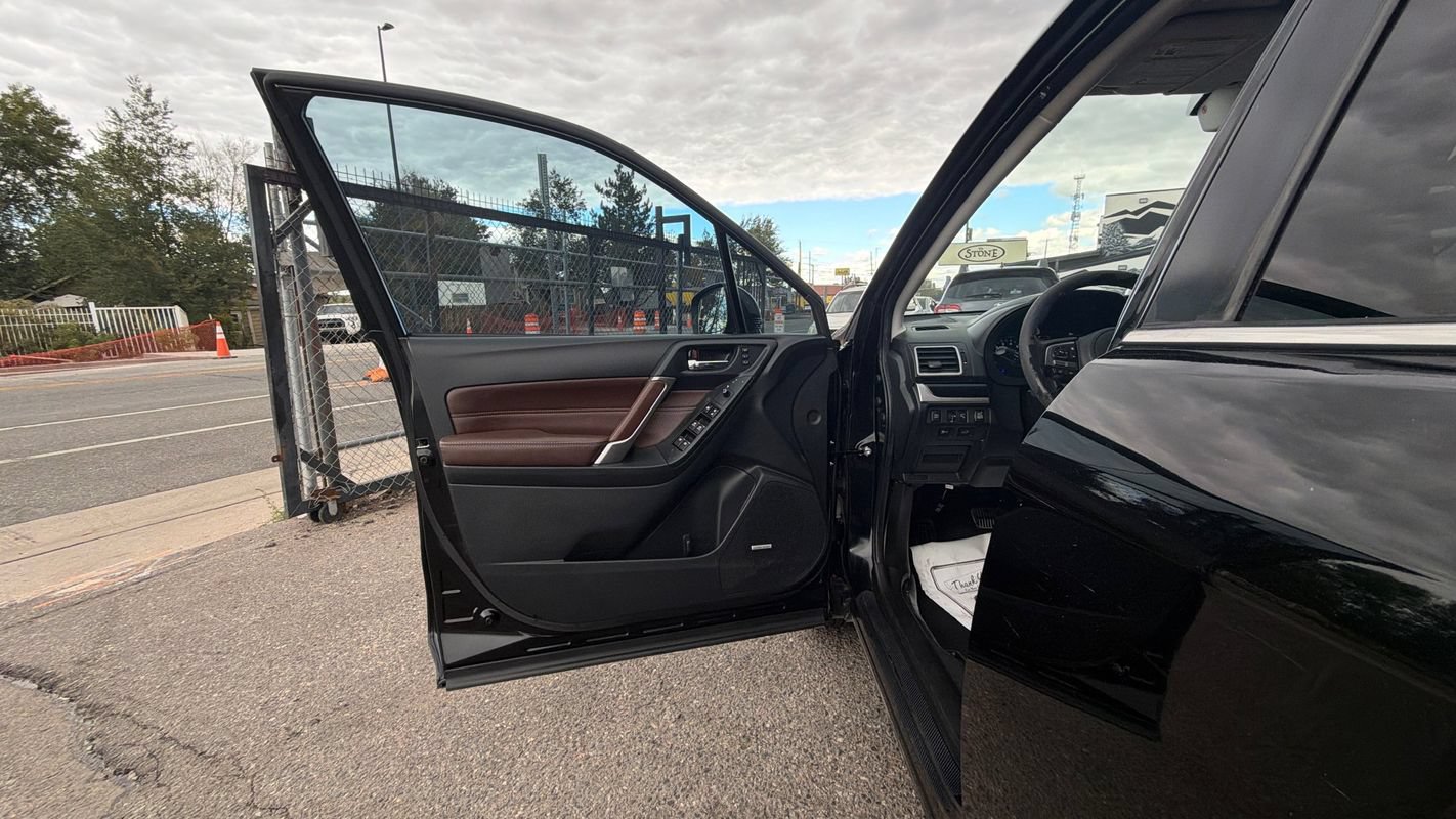 Used 2017 Subaru Forester 2.5i Touring AWD/4WD image 10