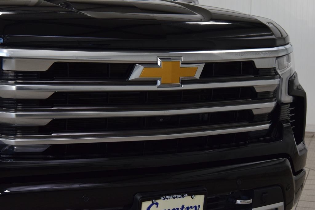 Used 2023 Chevrolet Silverado 1500 High Country w/ High Country Premium Package AWD/4WD image 11