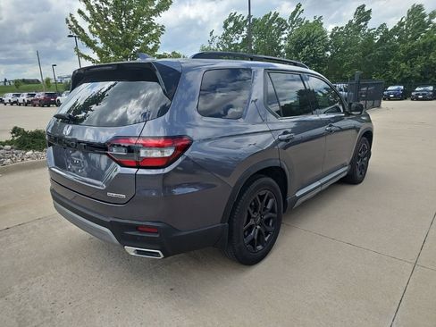 Used 2025 Honda Pilot Touring image 5