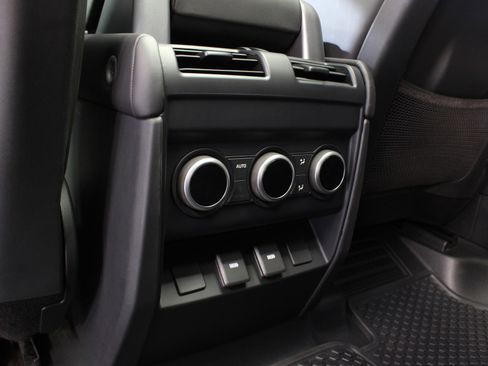 Used 2024 Land Rover Defender 110 SE image 34