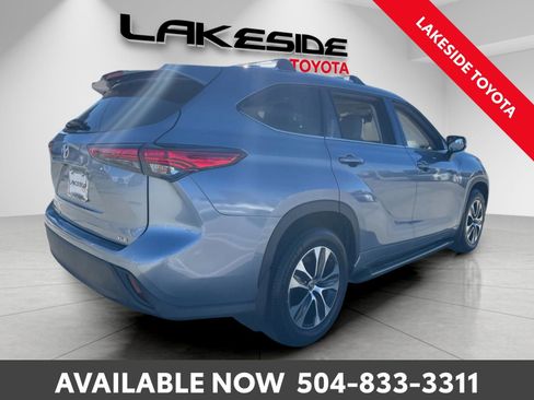 Used 2021 Toyota Highlander XLE image 6