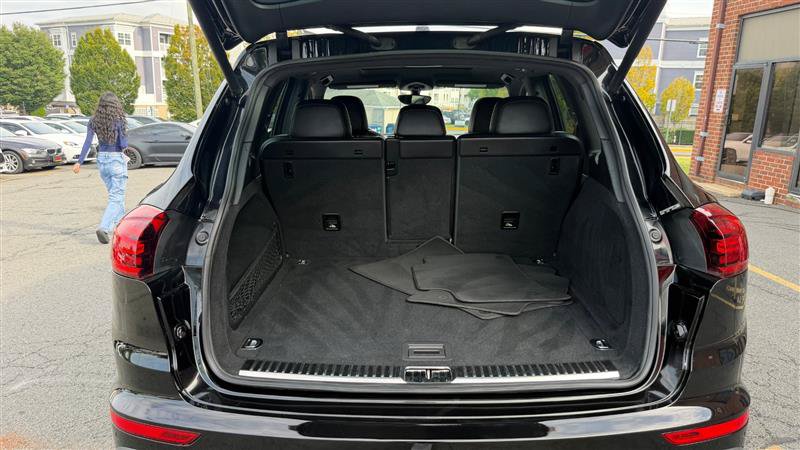 Used 2016 Porsche Cayenne AWD/4WD image 15