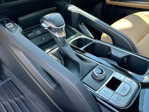 Used 2022 Kia Telluride SX w/ Towing Package FWD image 17