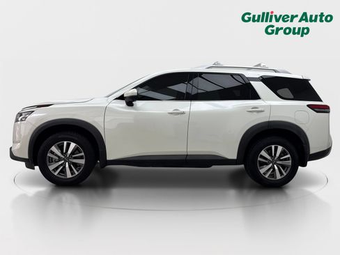 Used 2022 Nissan Pathfinder SL FWD image 3