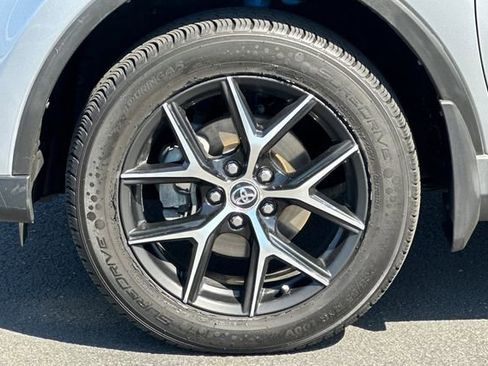 Used 2018 Toyota RAV4 SE w/ Power Extra Value Package FWD image 29