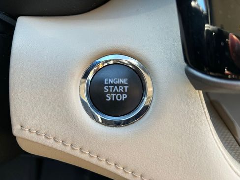 Used 2023 Toyota Highlander XLE image 30