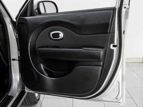 Used 2017 Kia Soul + image 37