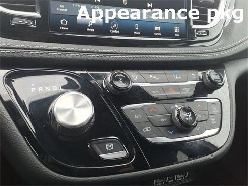 Used 2023 Chrysler Pacifica Touring-L w/ S Appearance Package image 16