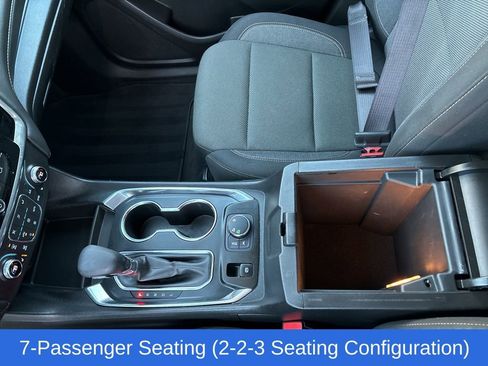 Used 2021 Chevrolet Traverse LT image 13