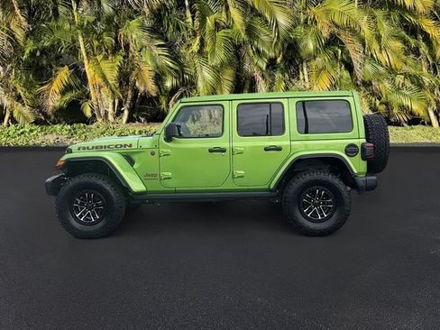 Used 2025 Jeep Wrangler Unlimited Rubicon AWD/4WD image 8