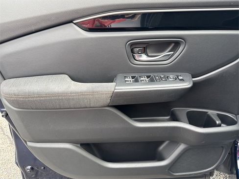 Used 2023 Honda Pilot Sport image 18