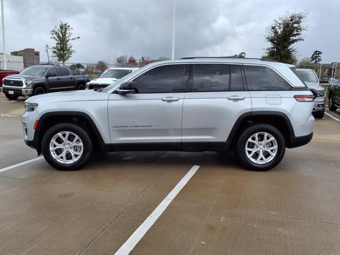 Used 2023 Jeep Grand Cherokee Limited w/ Luxury Tech Group II image 9