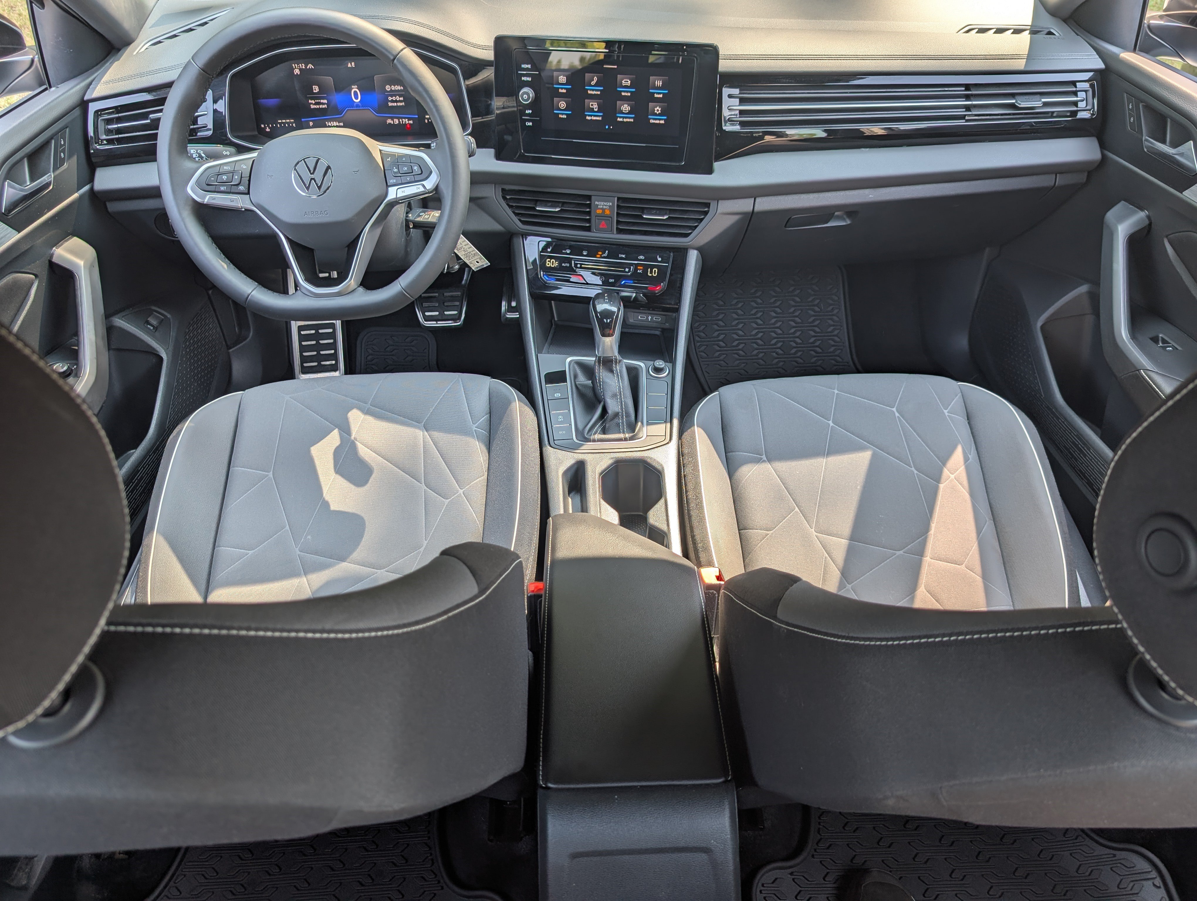 Used 2025 Volkswagen Jetta Sport FWD image 19