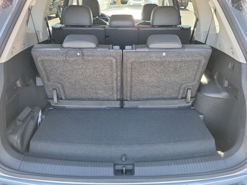 Certified 2023 Volkswagen Tiguan SE w/ Panoramic Sunroof Package image 17